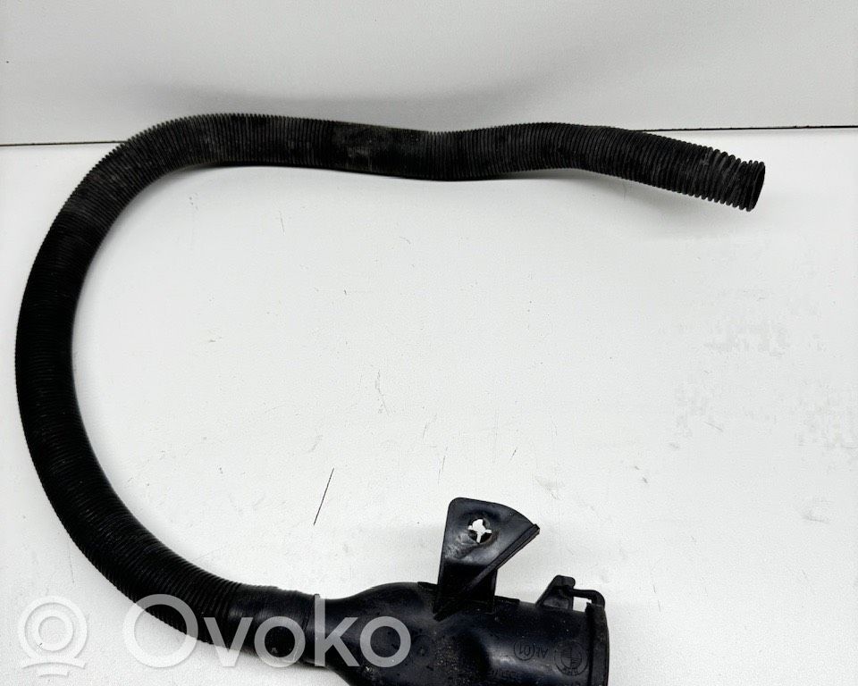 BMW 5 E39 Rurka wlewu płynu do spryskiwaczy szyb 