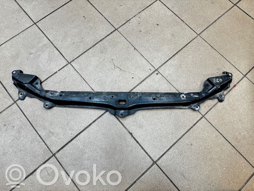 BMW 5 E60 E61 Radiatoru paneļa augšējā daļa (televizors) 