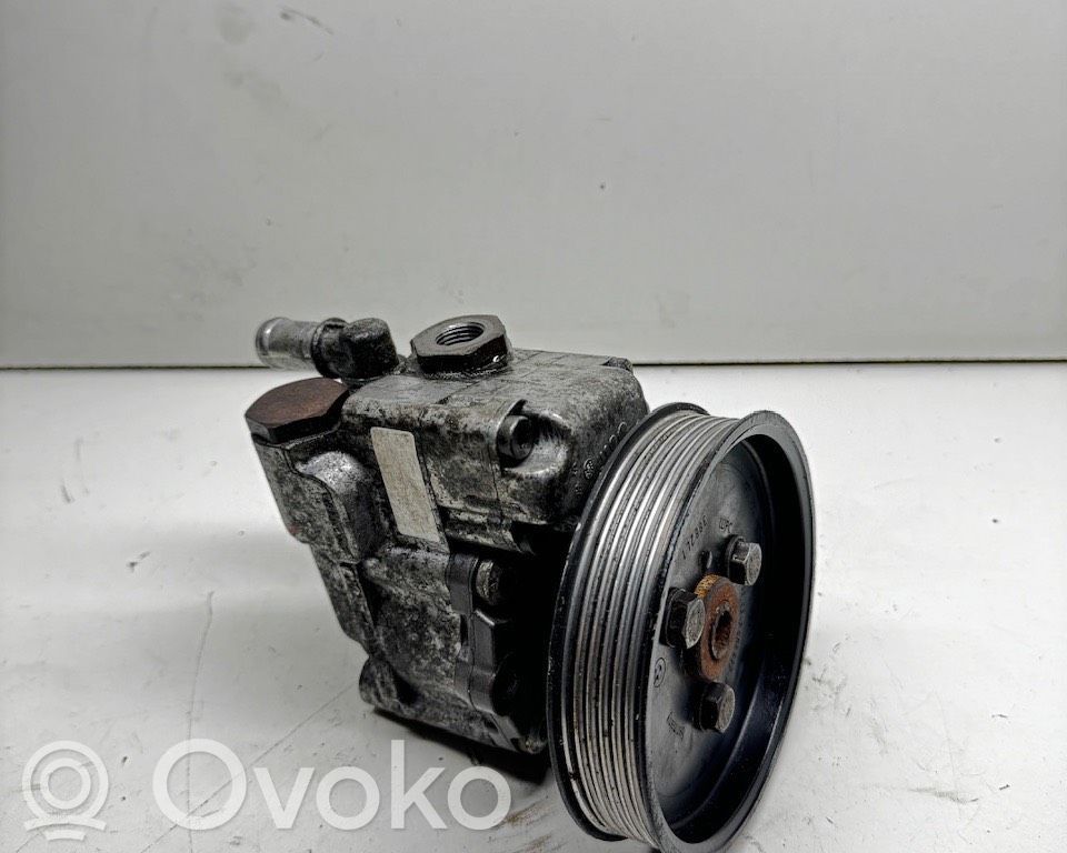 BMW 5 E60 E61 Ohjaustehostimen pumppu 