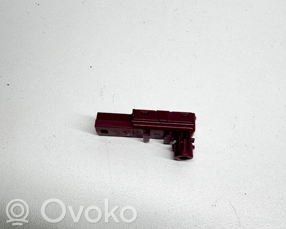 Inne części wnętrza samochodu   6820664,F99098,101990789,682066401