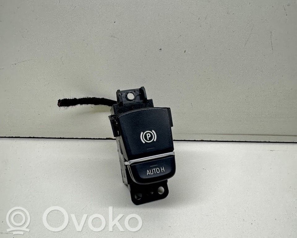 BMW 5 G30 G31 G38 Przycisk / Włącznik hamulca ręcznego 