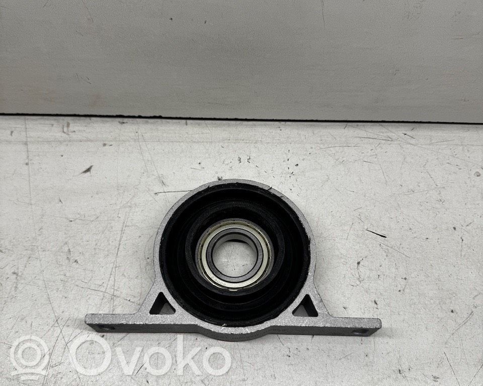 BMW 5 E60 E61 Kardano pakabinamas guolis 