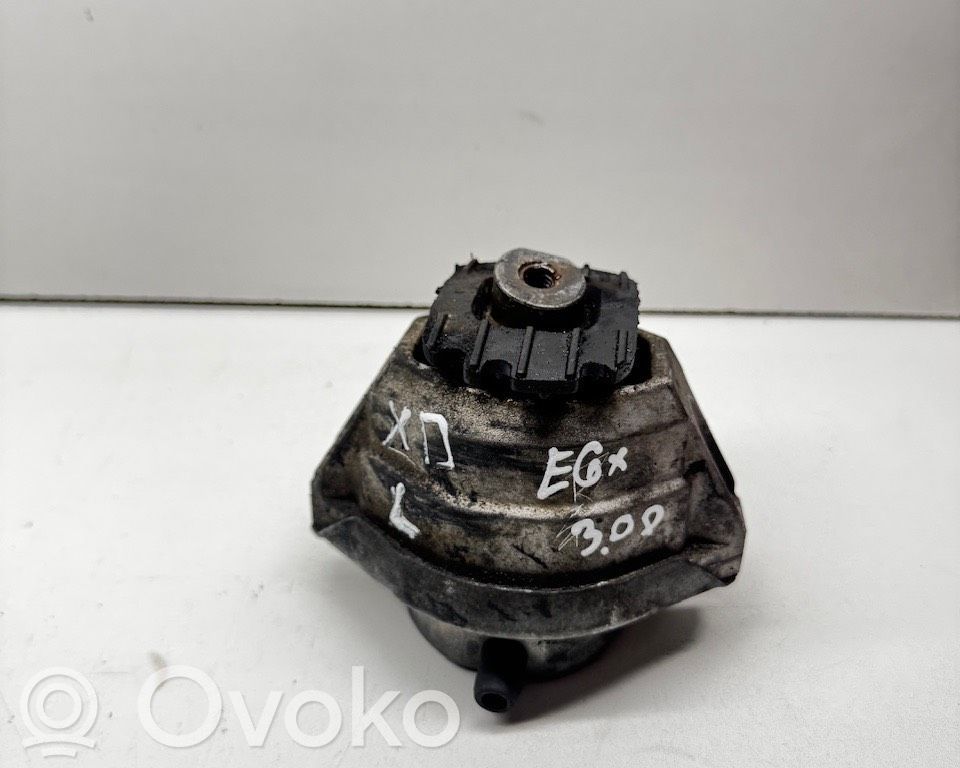 BMW 5 E60 E61 Engine mount bracket 