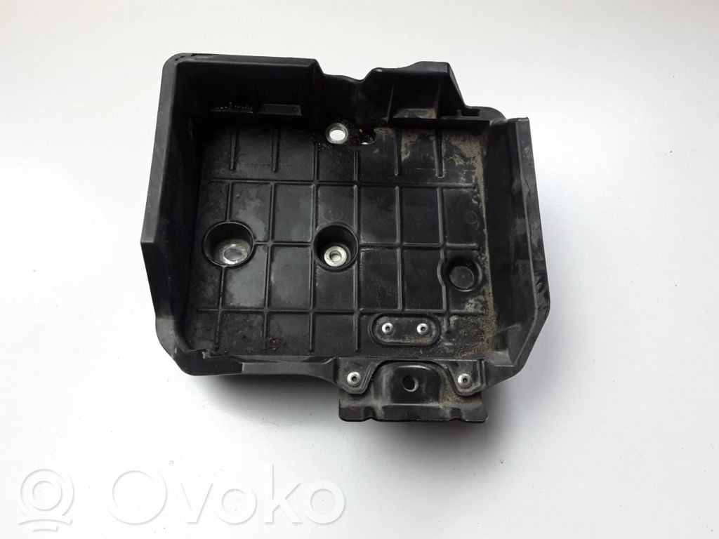 Suzuki Swace Akun kiinnike 