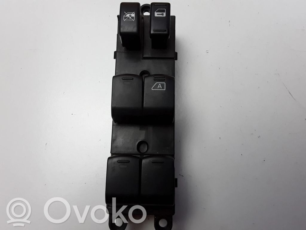 Subaru Forester SH Electric window control switch 