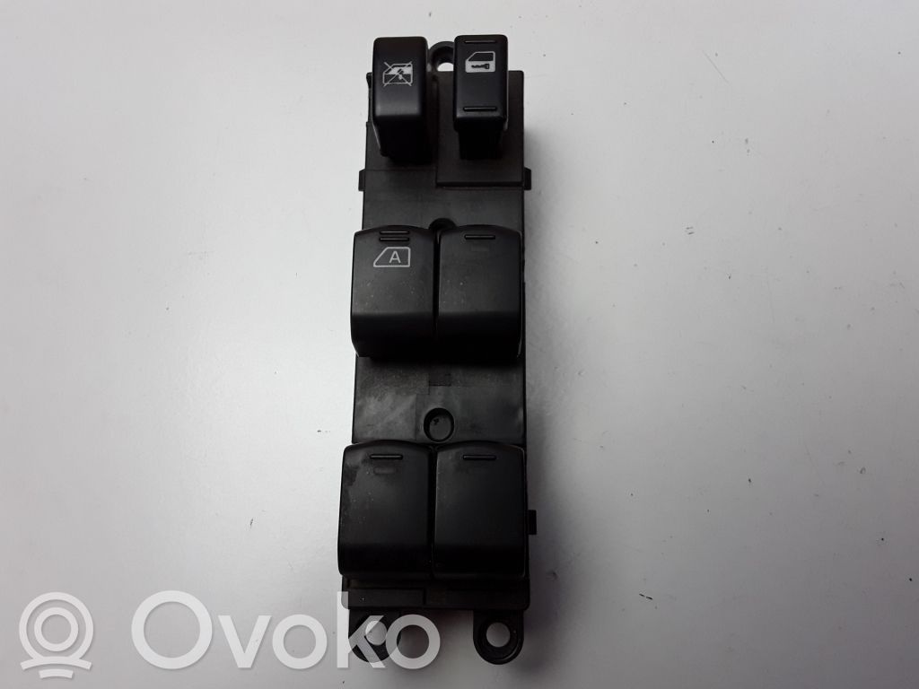 Subaru Forester SH Electric window control switch 