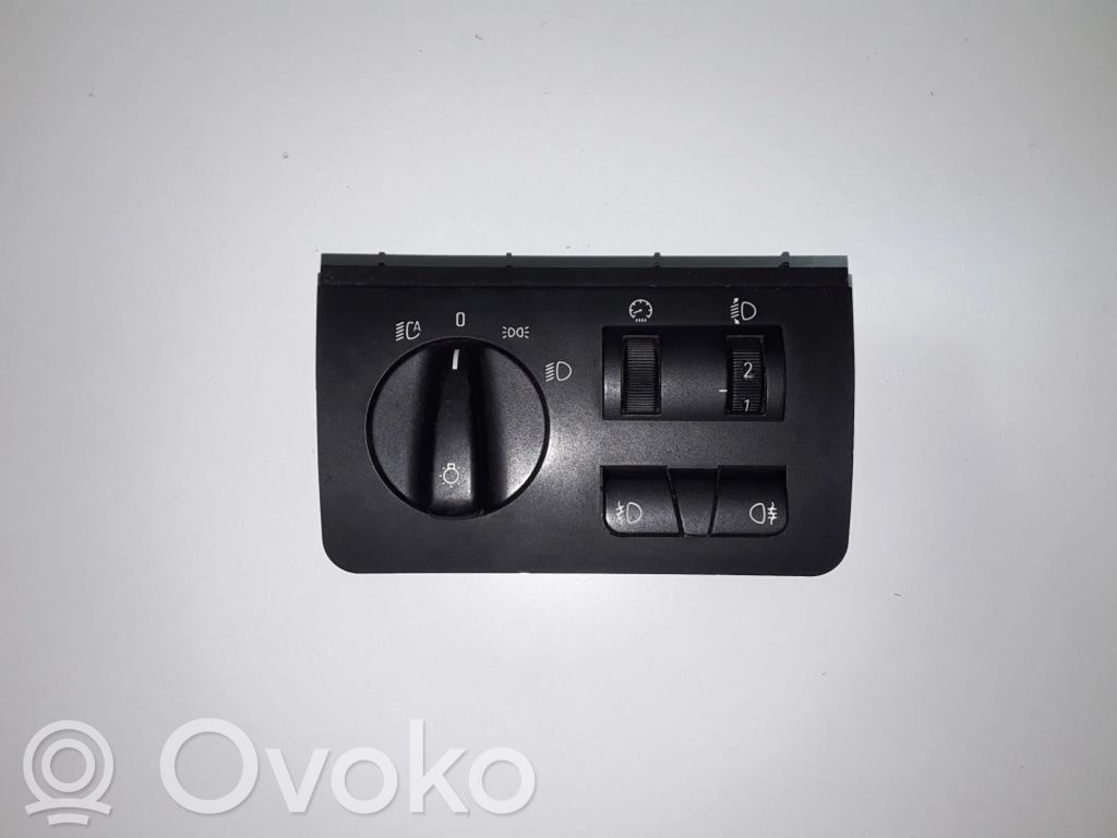 Light switch   6909776