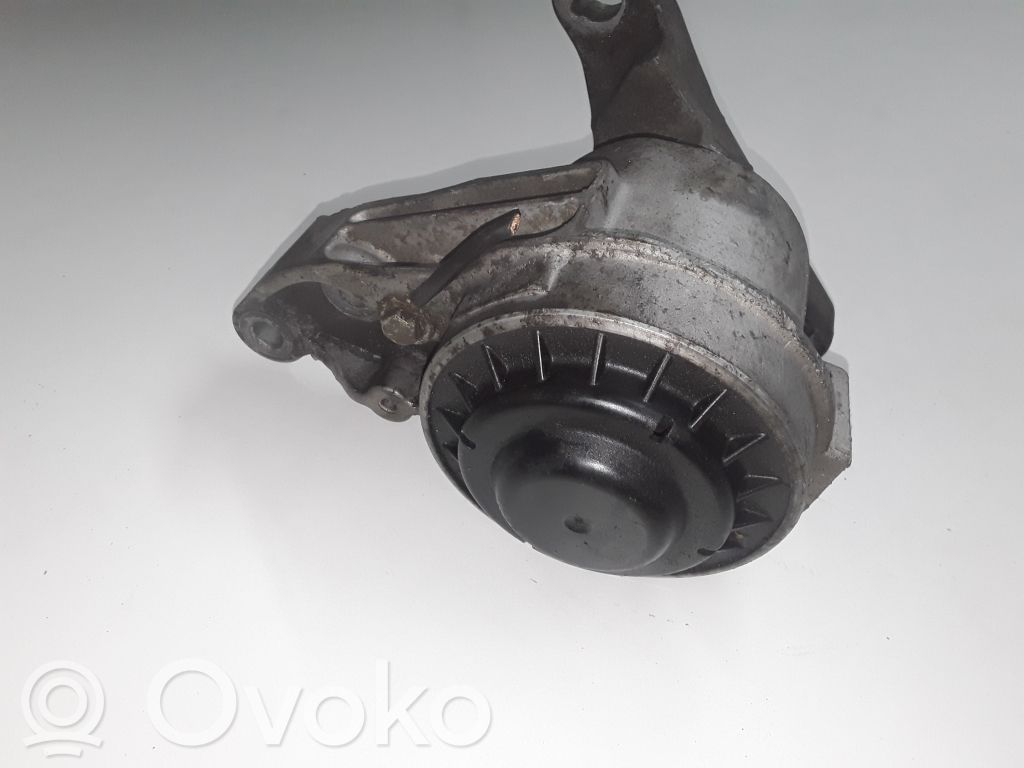 Engine mount bracket   G3350244
