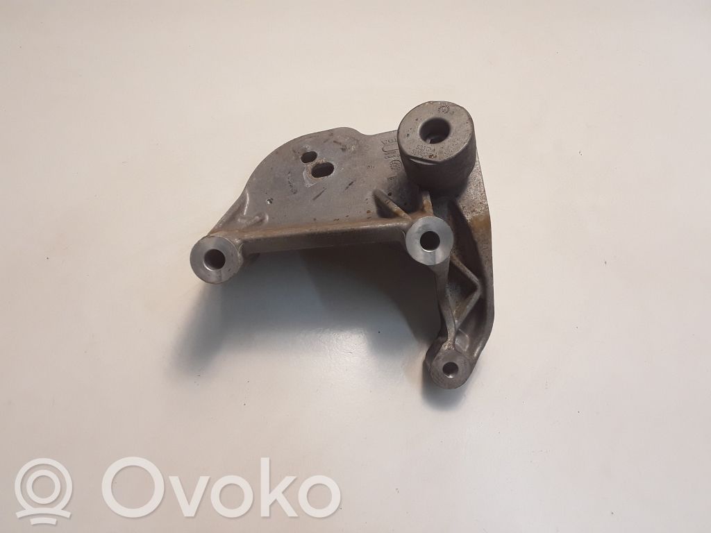 Volvo V40 Gearbox mounting bracket 
