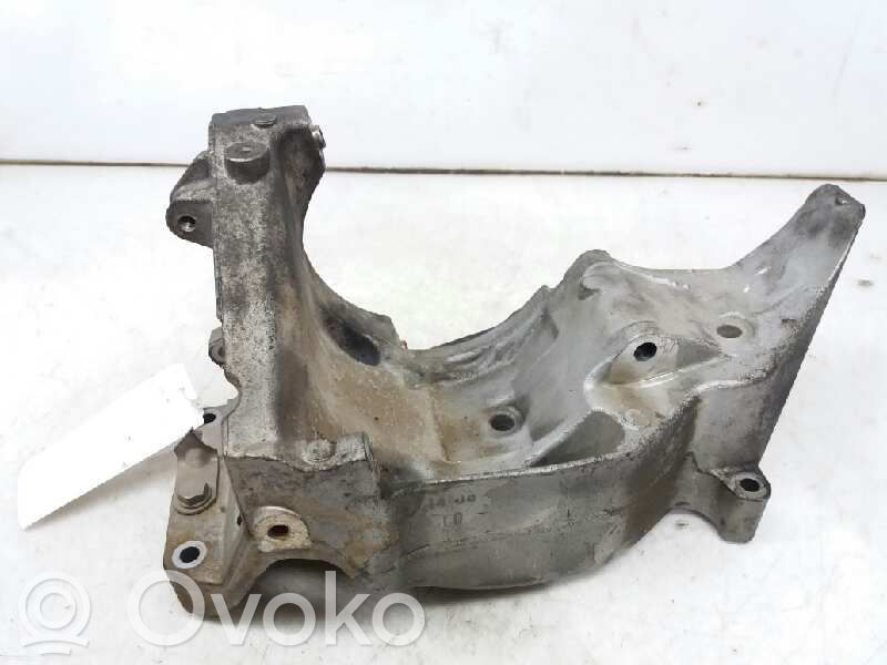 Soporte de montaje del motor   7802639