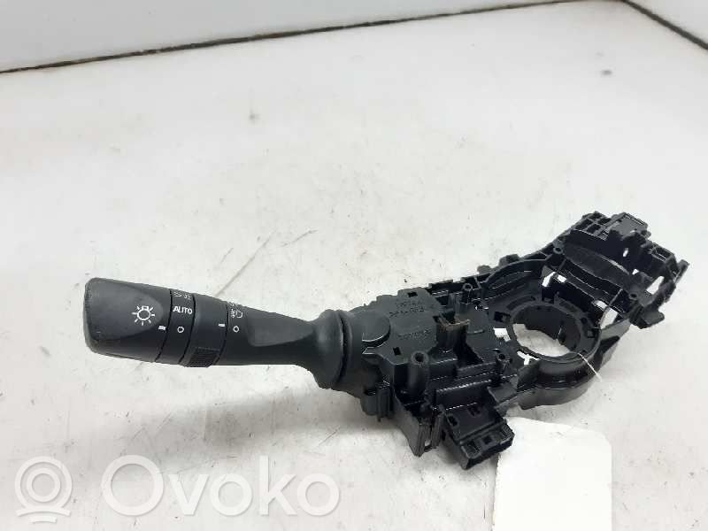 Toyota RAV 4 (XA40) Interruptor de luz 