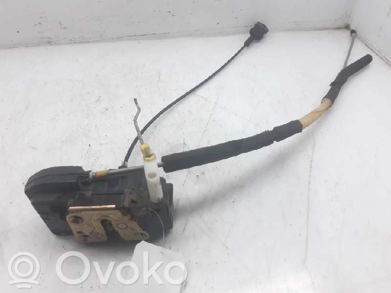 Nissan Micra Priekšpusē slēdzene 