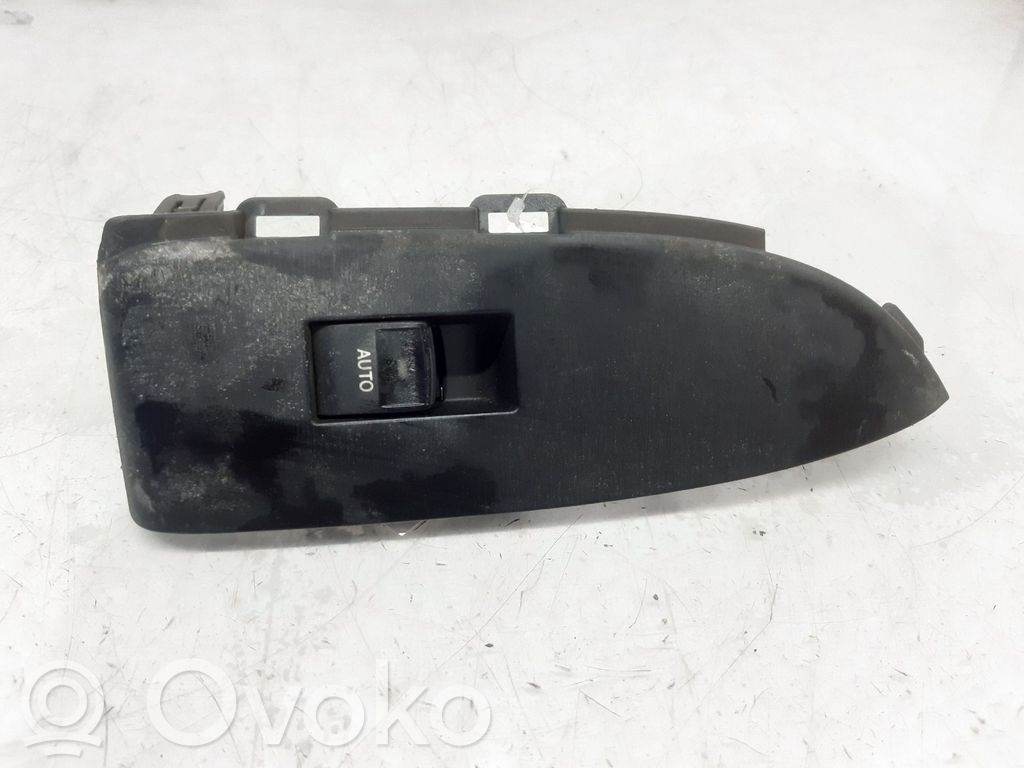 Toyota Prius (XW30) Electric window control switch 