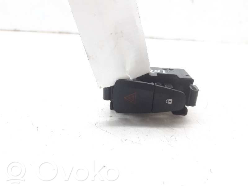 Dacia Dokker Botón interruptor de luz de peligro 