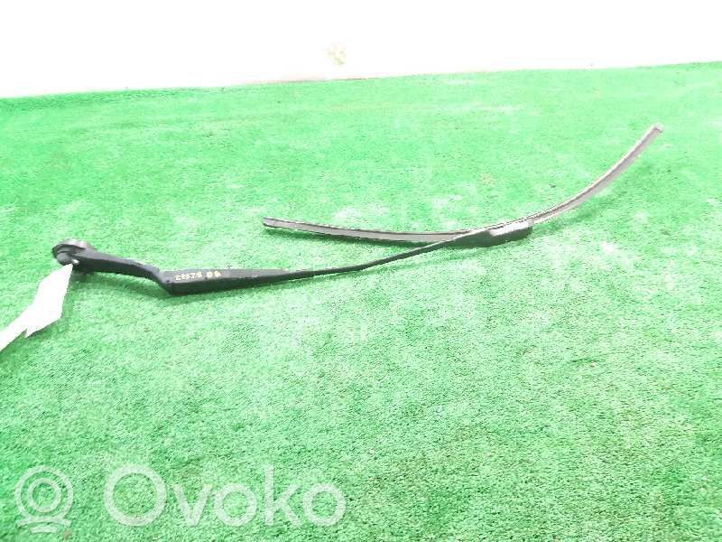 Ford Focus Front wiper blade arm 