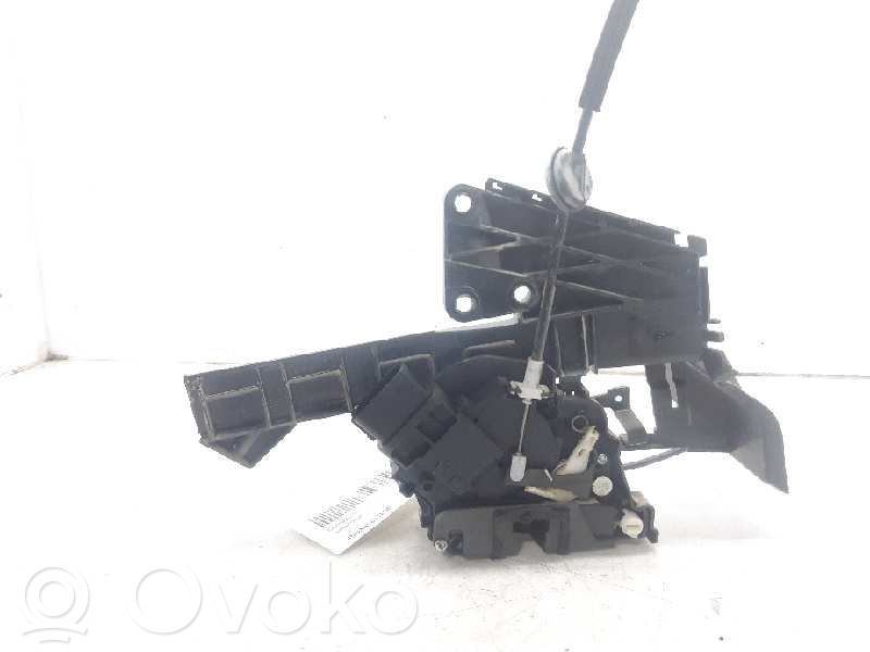 Ford Focus Takaoven lukko 