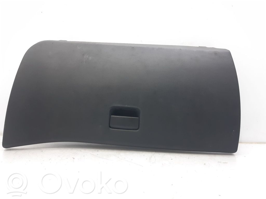 Schowek deski rozdzielczej   8218FG