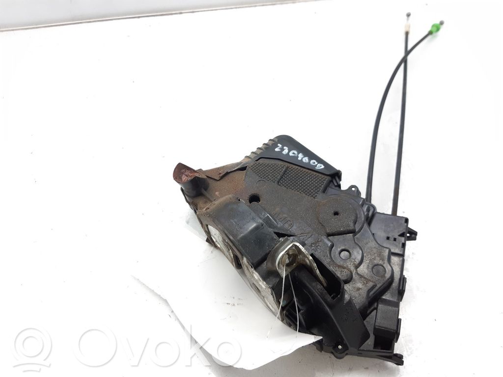 Toyota Yaris Etuoven lukko 
