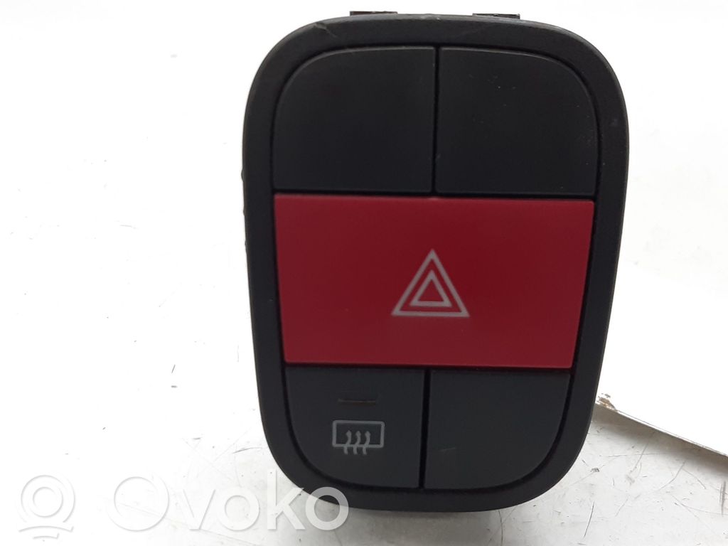 Peugeot Bipper Hätävilkkujen kytkin 