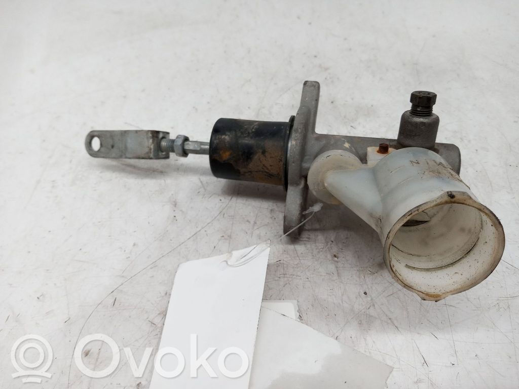 Nissan Terrano Kytkimen pääsylinteri 