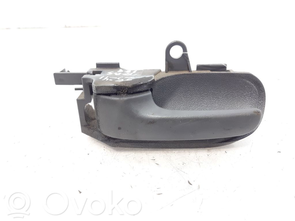 Toyota Aygo AB10 Klamka wewnętrzna drzwi tylnych 