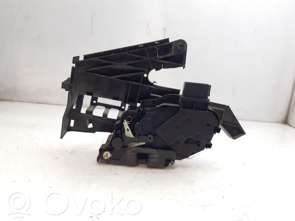 Cerradura de puerta trasera   8V4AS26413EA