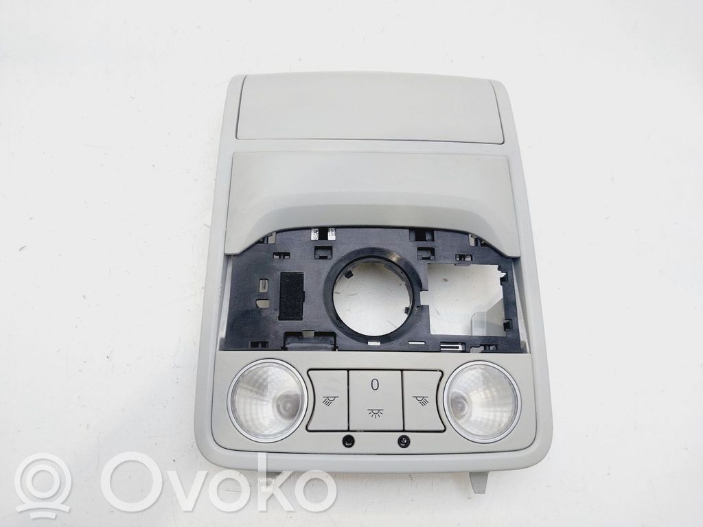 Etuistuimen valo   1K0867489E
