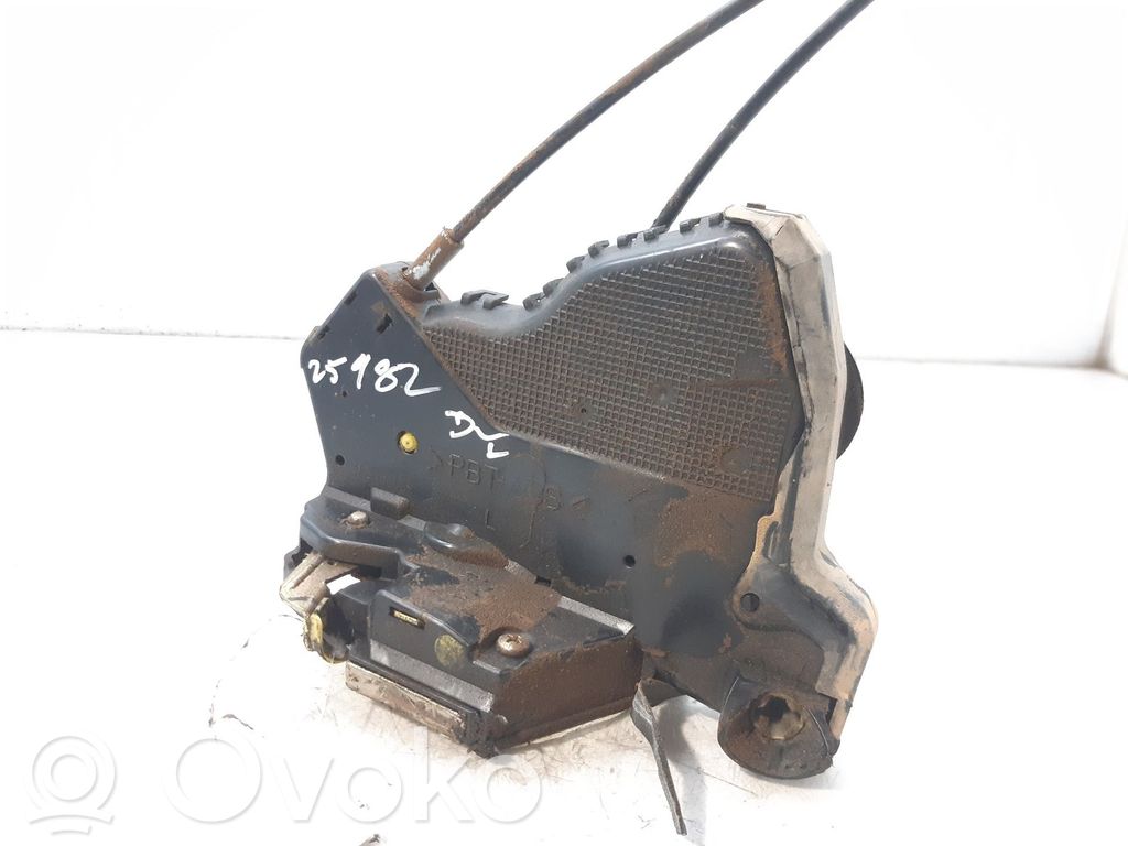 Toyota Corolla E120 E130 Priekšpusē slēdzene 