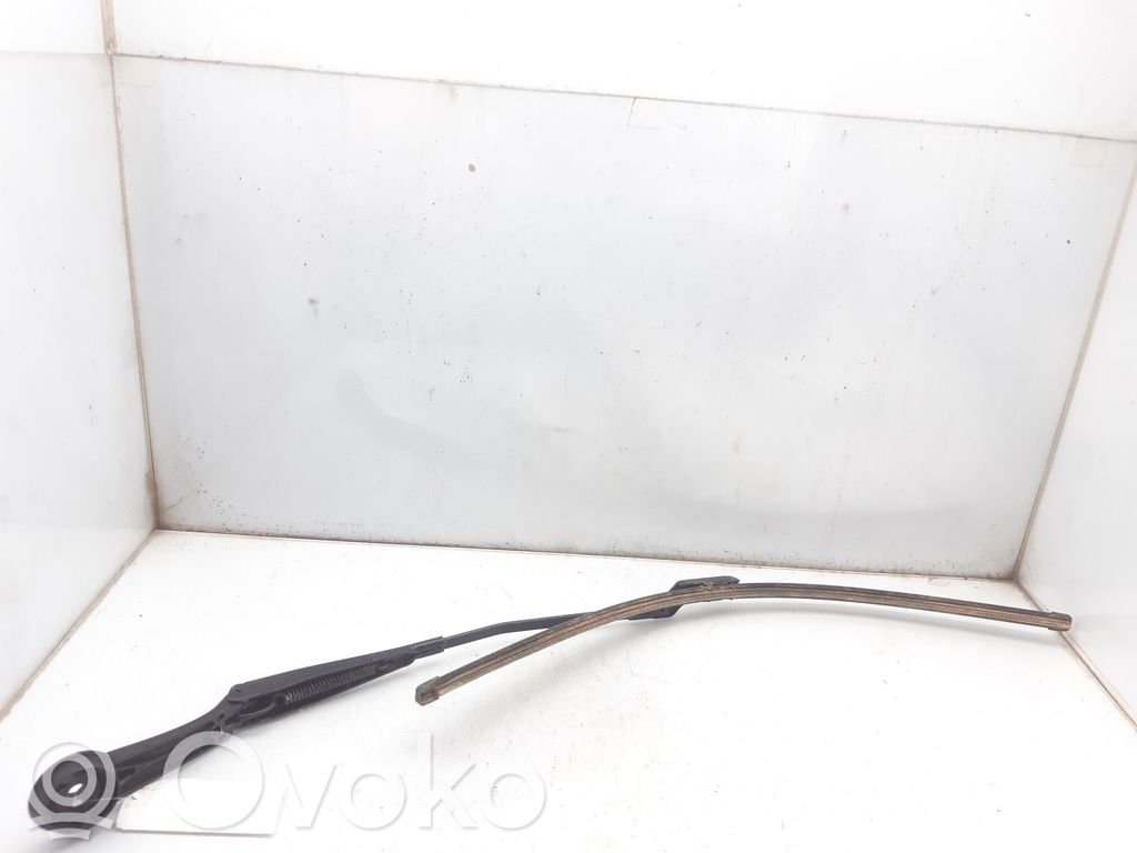 Ford Focus Front wiper blade arm 