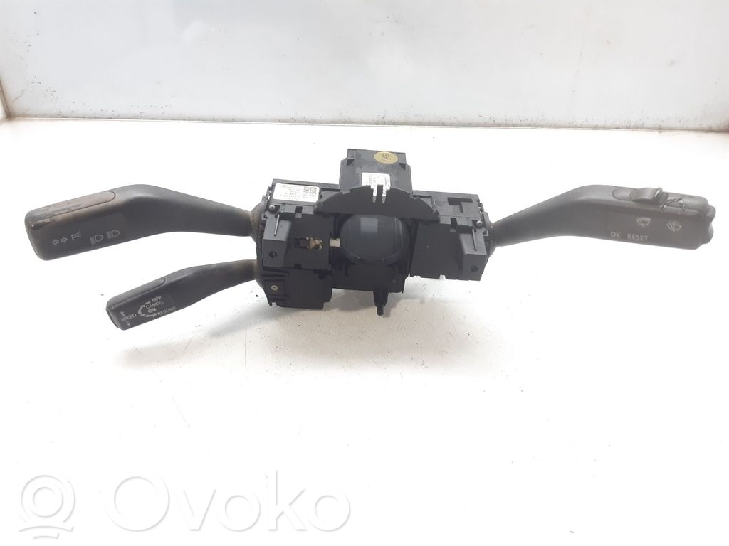 Volkswagen PASSAT B6 Boutons / interrupteurs volant