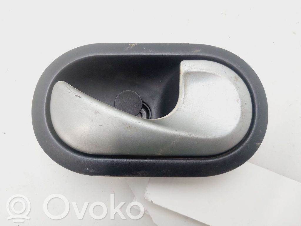 Renault Clio III Manecilla interna puerta delantera 