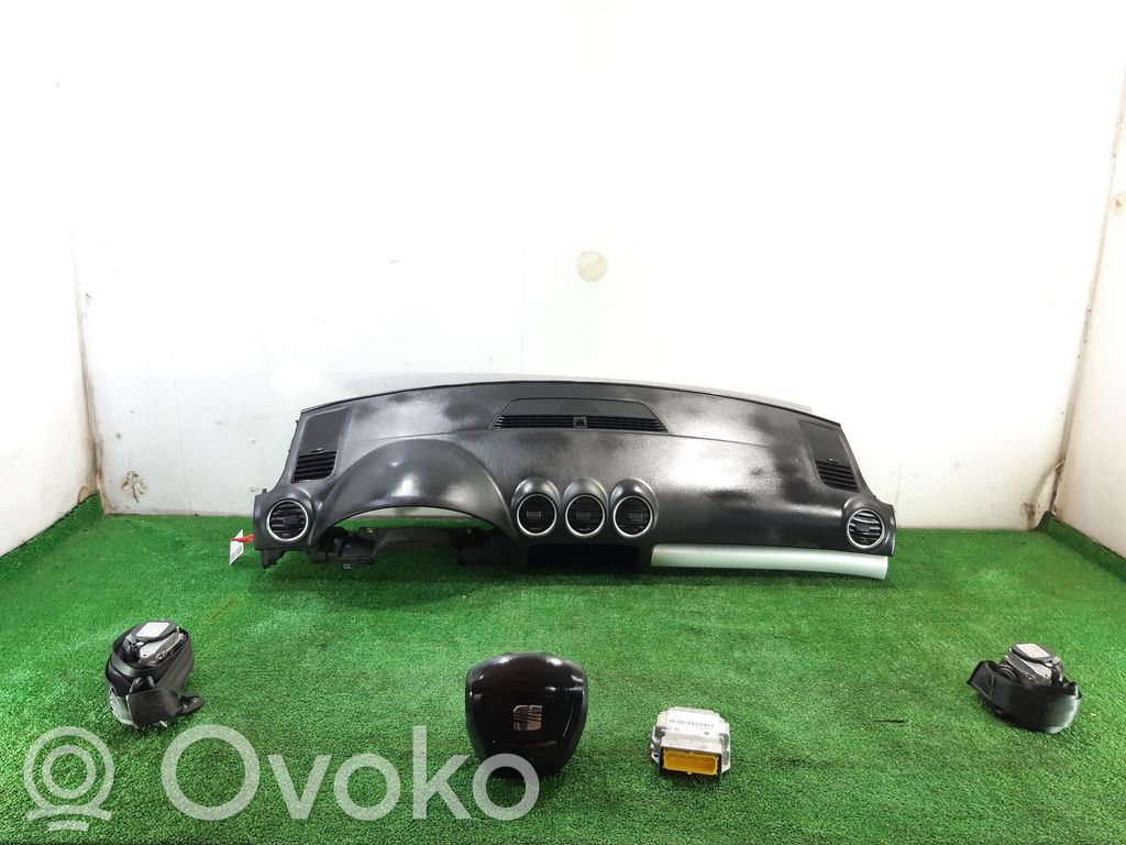 Seat Exeo (3R) Turvatyynysarja paneelilla 