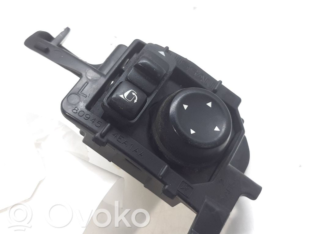 Nissan Qashqai Interruptor del espejo lateral 