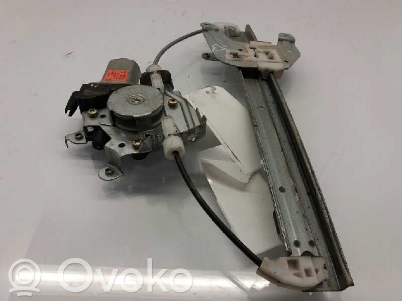 Regulador manual de la ventanilla trasera   827218H30A