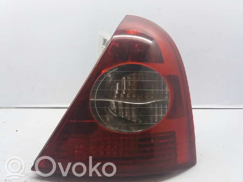 Renault Clio II Aizmugurējais lukturis virsbūvē 
