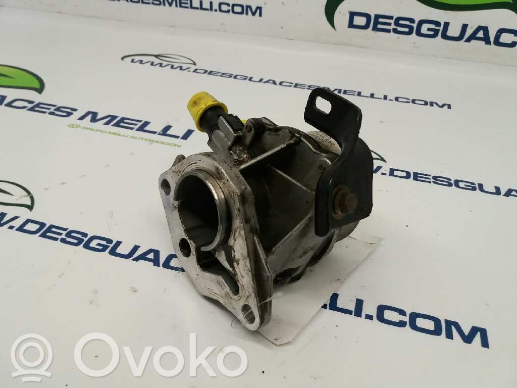 Renault Clio III Vacuum pump 