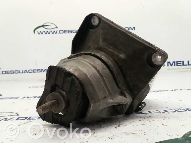 Soporte de montaje del motor   6774619