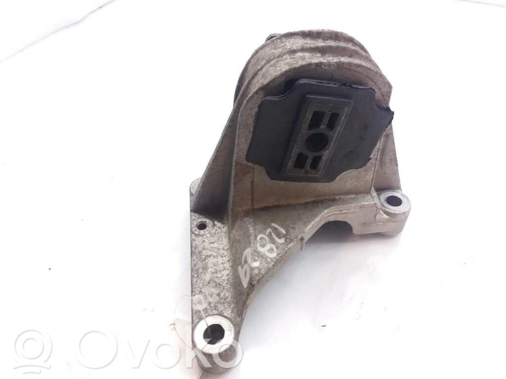 Volvo S80 Engine mount bracket 