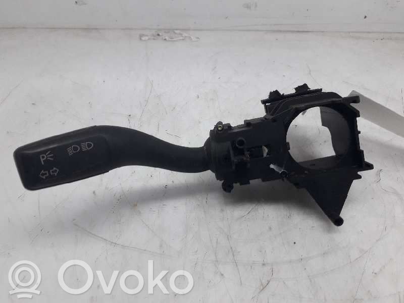 Suuntavilkun vipu   4E0953513A