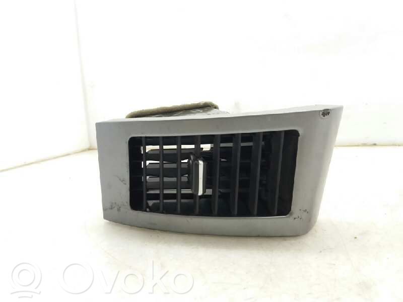 Grille d'aération centrale   8030A024