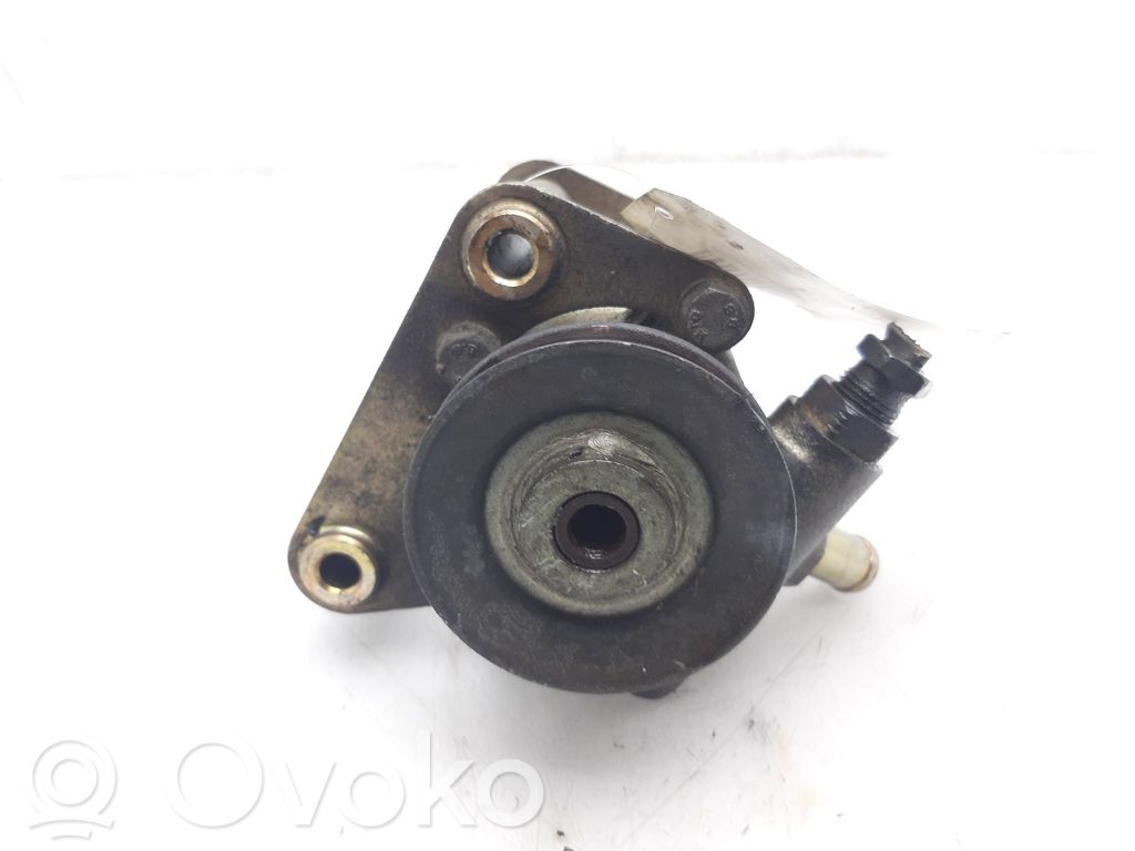 Peugeot 205 Ohjaustehostimen pumppu 