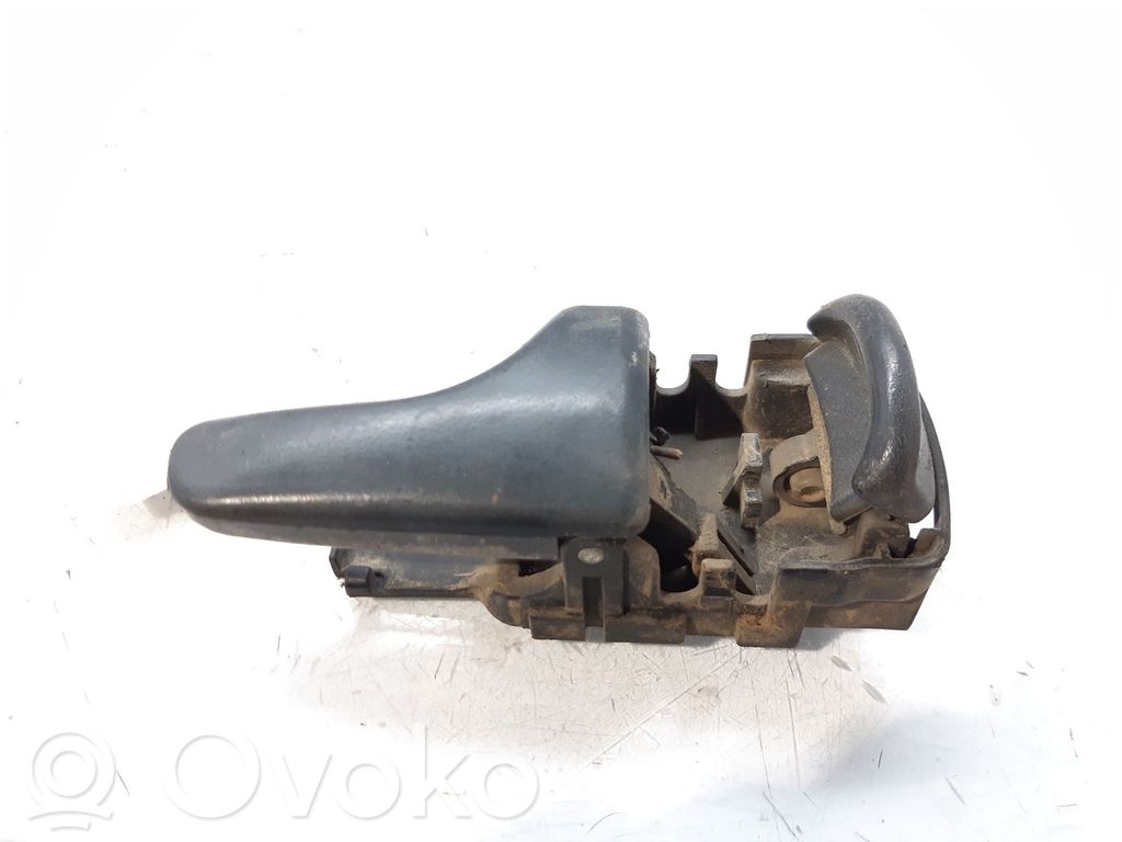 Nissan Terrano Manecilla interna puerta delantera 