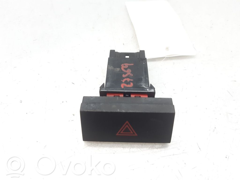 Botón interruptor de luz de peligro   937902C002