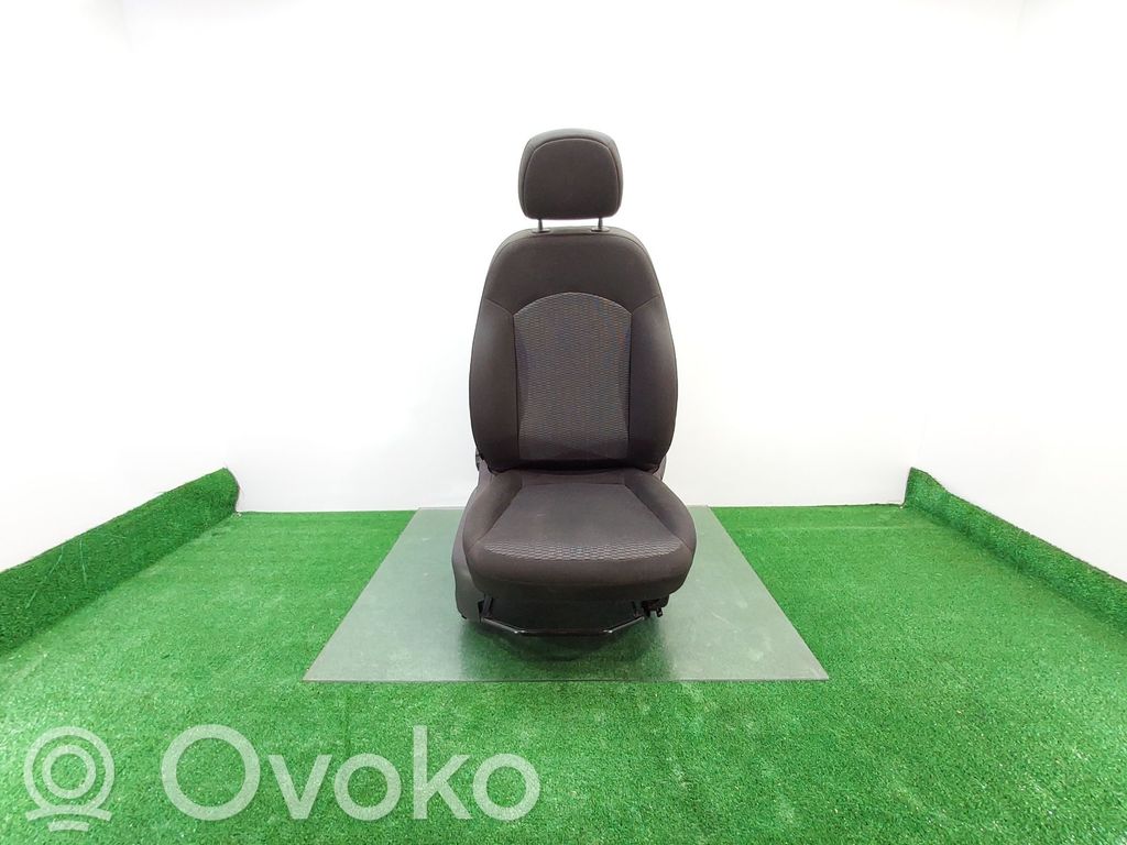 Opel Corsa E Etumatkustajan istuin 