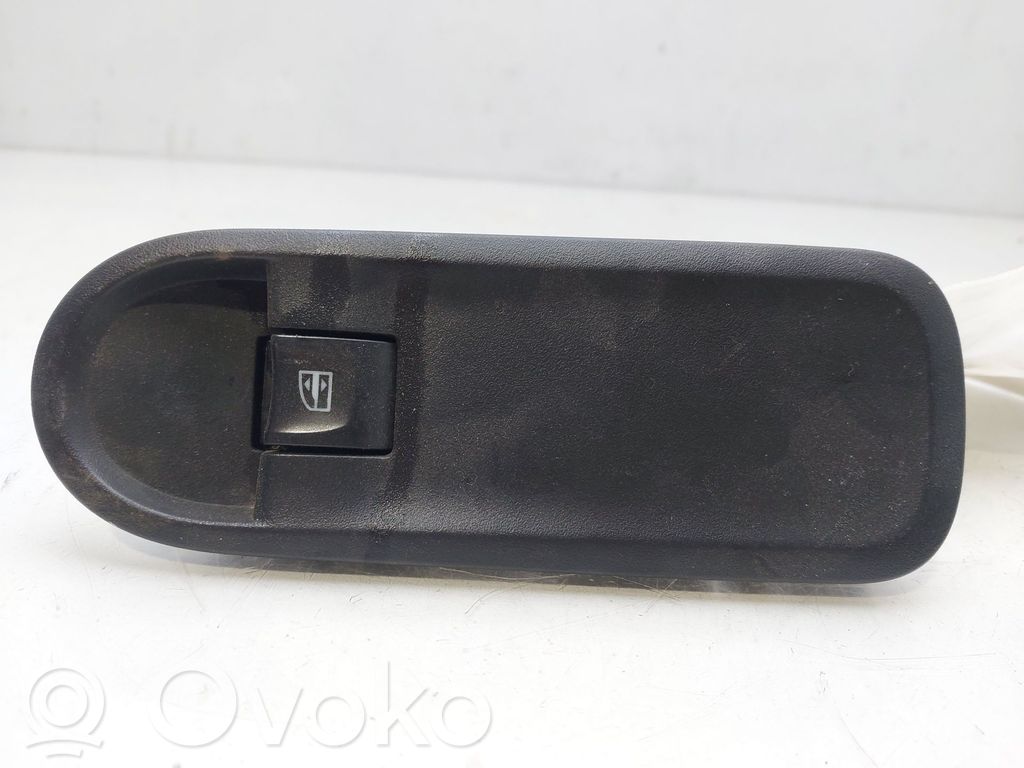 Dacia Duster Interrupteur commade lève-vitre 