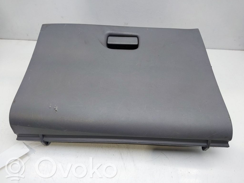 Nissan Almera Tino Handschuhfach