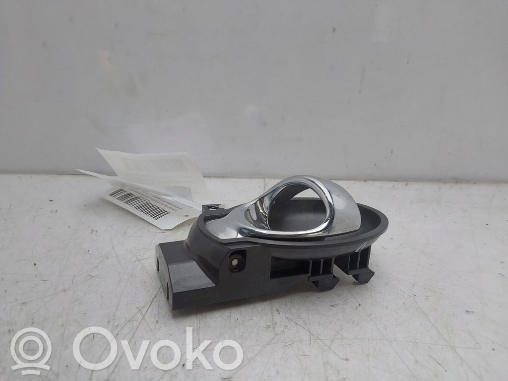 Nissan Juke I F15 Manecilla interna puerta delantera 