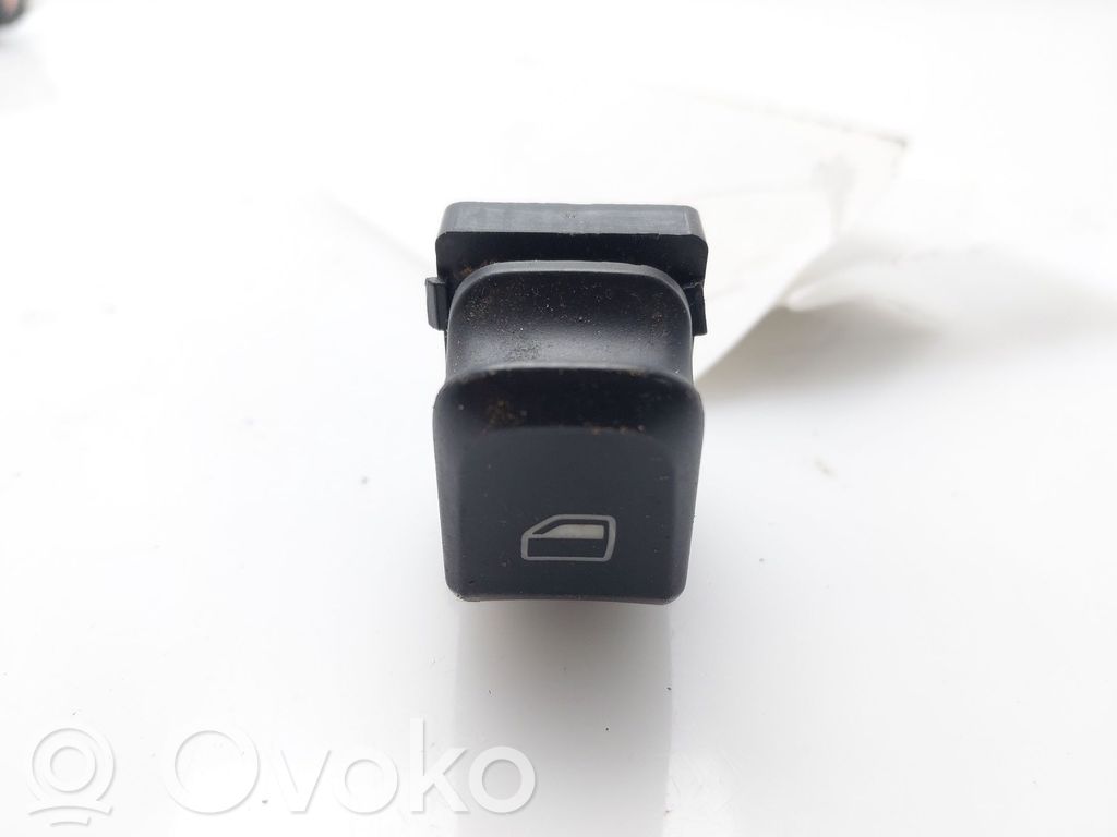 Comutator comandă geamuri electrice   8K0959855A