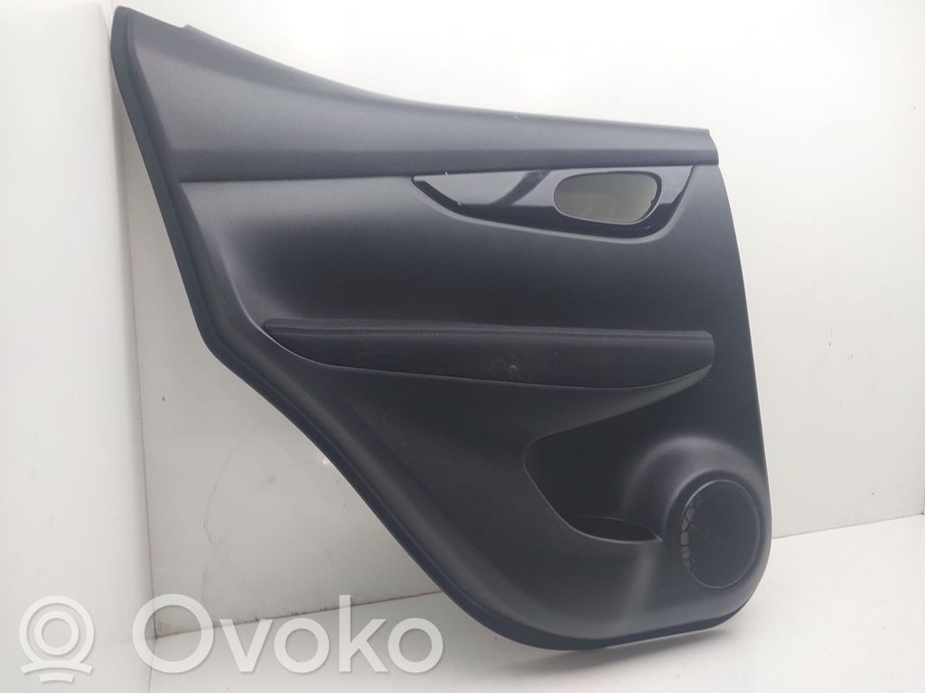 Nissan Qashqai Rivestimento del pannello della portiera posteriore