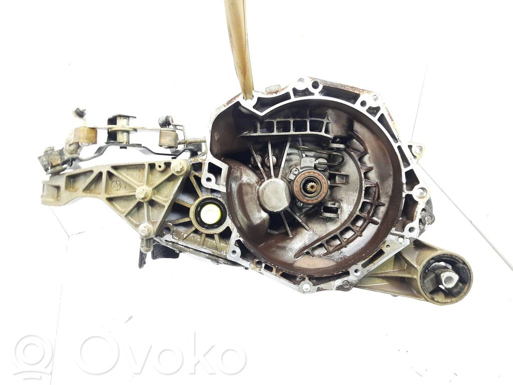Opel Astra H Caja de cambios manual de 5 velocidades 